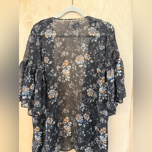 American Eagle Sheer Floral Kimono - Picture 10 of 11